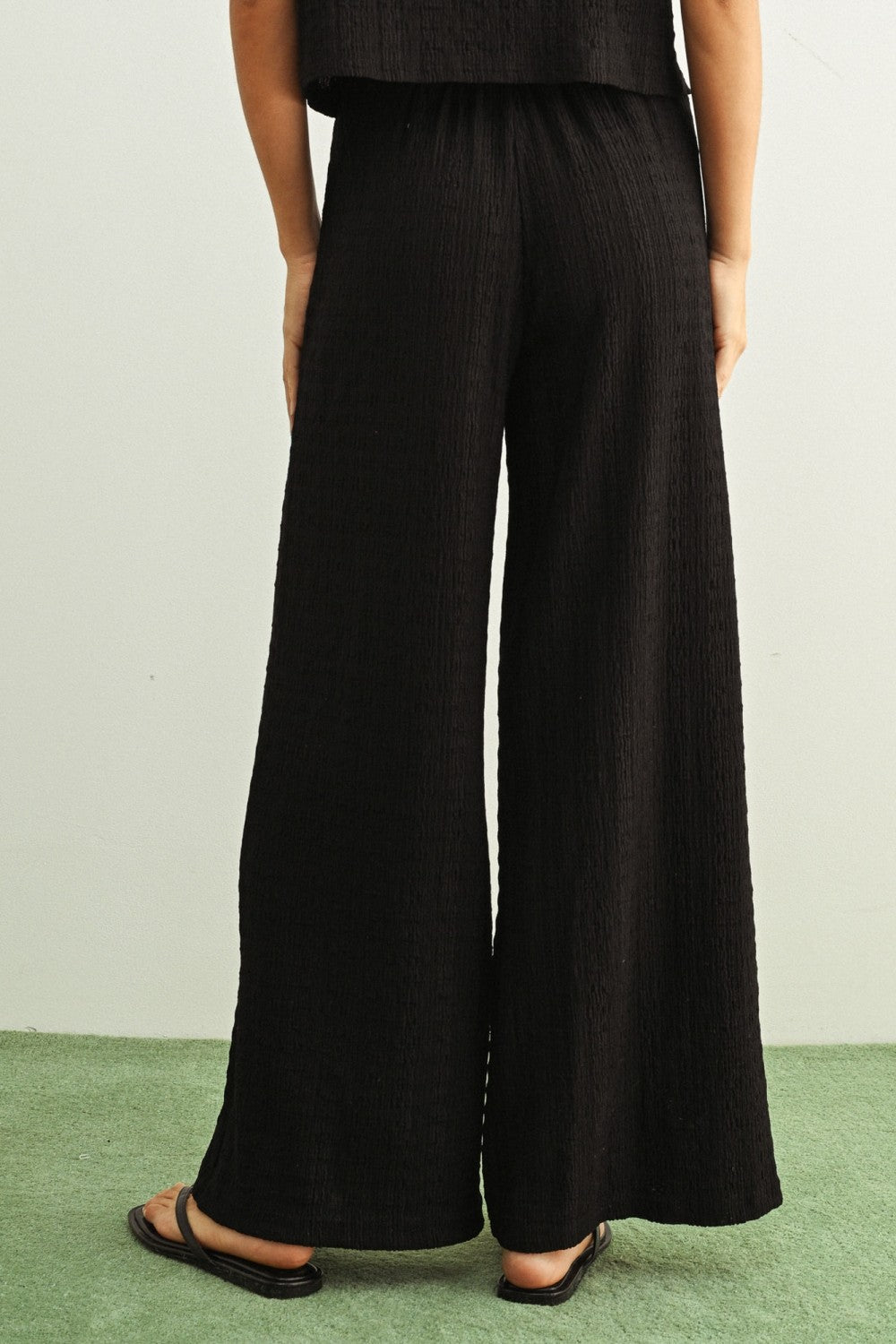 Crinkled Fabric Elastic Waist Pants | Black